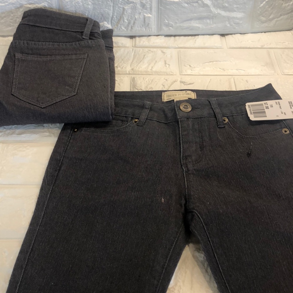 2 pairs Forever 21 Girls stretchy skinny girls size 6 dark denim +grey‎ jeans